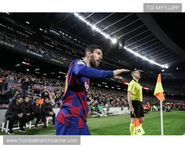 梅西重返巴萨传闻引发球迷热议 世界足坛焦点转向转会市场